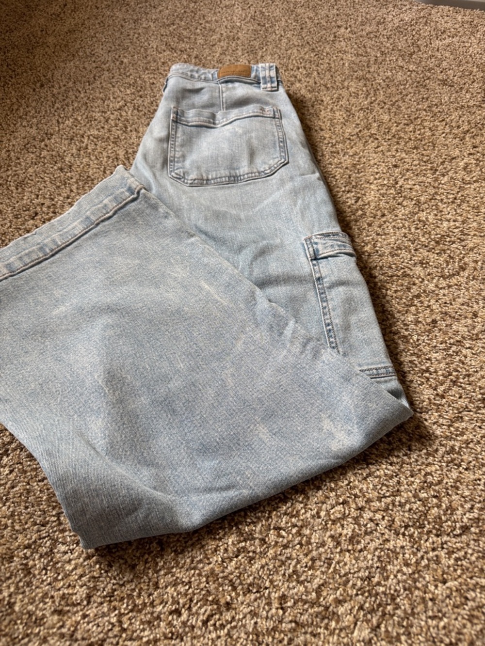 AMERICAN EAGLE SUPER HIGH RISE BAGGY WIDE LEG